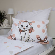 Load image into Gallery viewer, Disney Marie Cat Baby Dekbedovertrek Gestippeld - 100 x 135 cm + 40 x 60 cm
